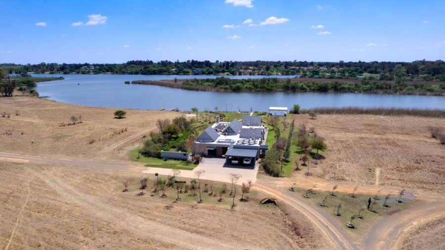 5 Bedroom Property for Sale in Cloudy Creek Free State